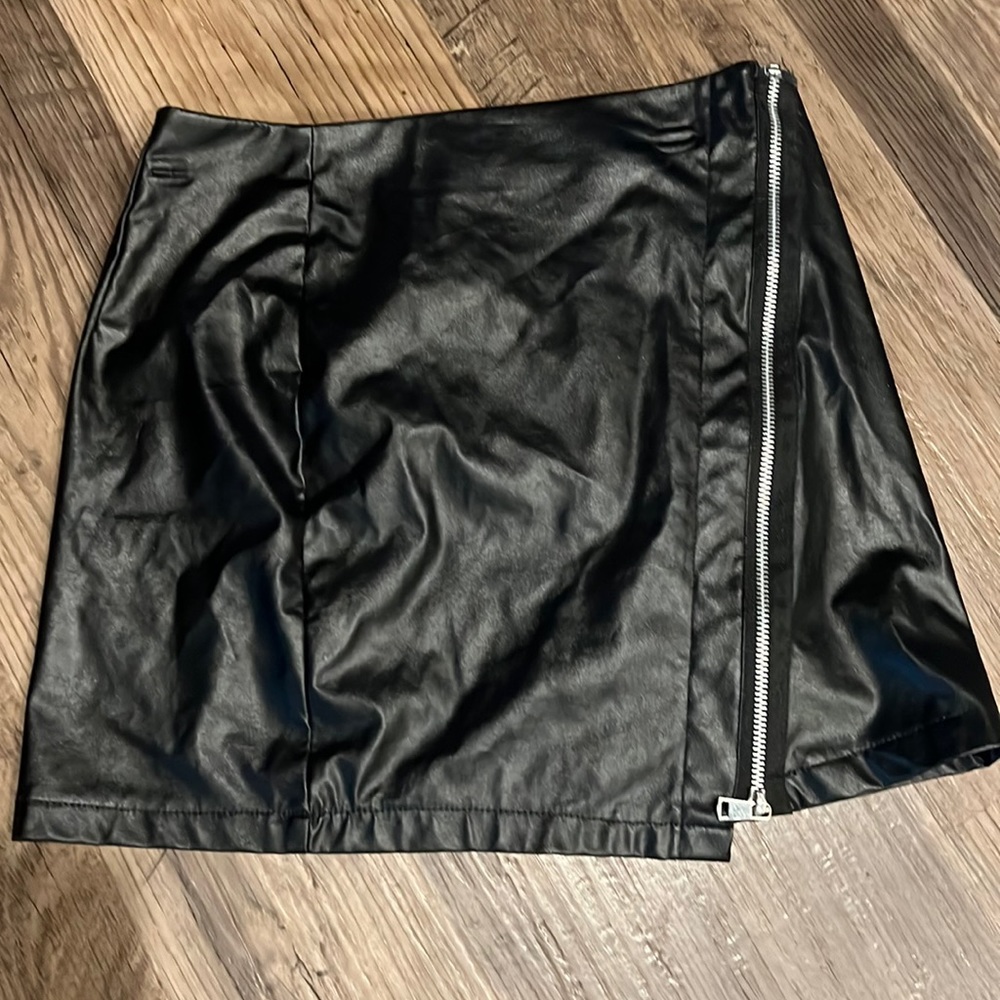 Ladies faux leather black miniskirt